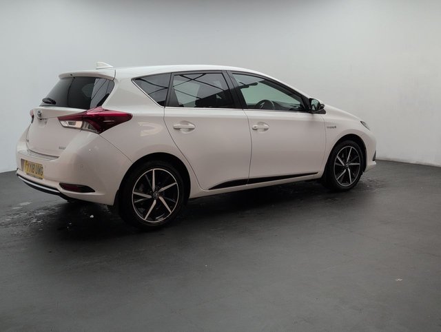 USED 2018 18 Toyota Auris 1.8 Vvt-H Design Hatchback 5dr Petrol Hybrid Cvt Euro 6 (s/S) (136 Ps) - Cruise, Satnav, Alloy