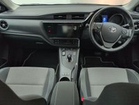 USED 2018 18 Toyota Auris 1.8 Vvt-H Design Hatchback 5dr Petrol Hybrid Cvt Euro 6 (s/S) (136 Ps) - Cruise, Satnav, Alloy
