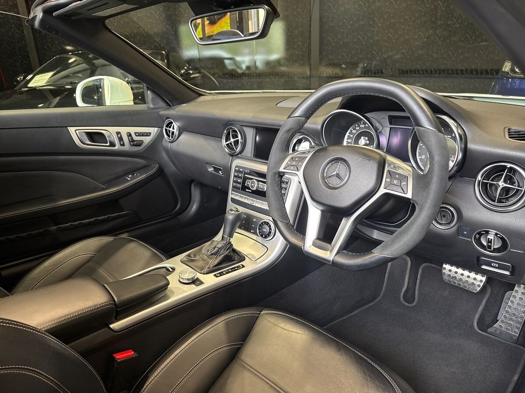 USED 2012 62 MERCEDES-BENZ SLK 5.5 SLK55 V8 AMG Convertible 2dr Petrol SpdS+7GT Euro 5 (s/s) (421 ps) PAN ROOF|AIRSCARF|HEATED SEATS