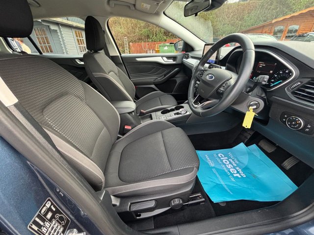 2021 FORD FOCUS - Photo 4