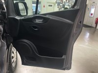 USED 2019 69 RENAULT TRAFIC 2.0 dCi ENERGY 30 Business Minibus Double Cab 5dr Diesel Manual LWB Euro 6 (s/s) (9 Seat) (120 ps) 