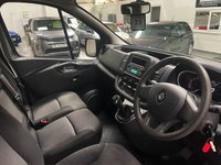 USED 2019 69 RENAULT TRAFIC 2.0 dCi ENERGY 30 Business Minibus Double Cab 5dr Diesel Manual LWB Euro 6 (s/s) (9 Seat) (120 ps) 