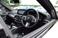 USED 2021 21 BMW 5 SERIES 3.0 530d MHT M Sport Saloon 4dr Diesel Hybrid Steptronic xDrive Euro 6 (s/s) (286 ps) SUNROOF / M SPORT PRO / H&K