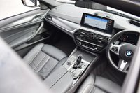 USED 2021 21 BMW 5 SERIES 3.0 530d MHT M Sport Saloon 4dr Diesel Hybrid Steptronic xDrive Euro 6 (s/s) (286 ps) SUNROOF / M SPORT PRO / H&K