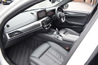 USED 2021 21 BMW 5 SERIES 3.0 530d MHT M Sport Saloon 4dr Diesel Hybrid Steptronic xDrive Euro 6 (s/s) (286 ps) SUNROOF / M SPORT PRO / H&K