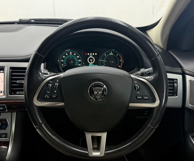 2015 JAGUAR XF - Photo 10