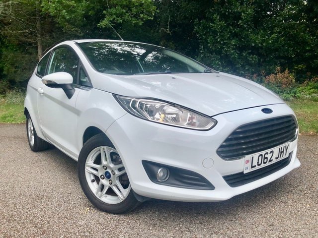 2012 62 Ford Fiesta 1.25 Zetec Hatchback 3dr Petrol Manual (124 g/km, 81 bhp) 1 OWNER RETIRED LADY OWNER SINCE 2015 WITH ONLY 47,000 MILES\\GREAT SERVICE HISTORY X10 SERVICING STAMPS  --CAMBELT RENEWED 33,717 MILES\\\35 POUND ROAD TAX\\REAR PARK SENSORS//ELEC FOLD MIRRORS//BLUETOOTH//DAB//MULTI-FUNCTION LEATHER STEERING WHEEL//