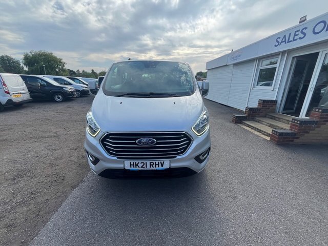 2021 Ford Tourneo Custom 2L Titanium 5dr - Photo 2