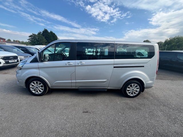 2021 Ford Tourneo Custom 2L Titanium 5dr - Photo 4