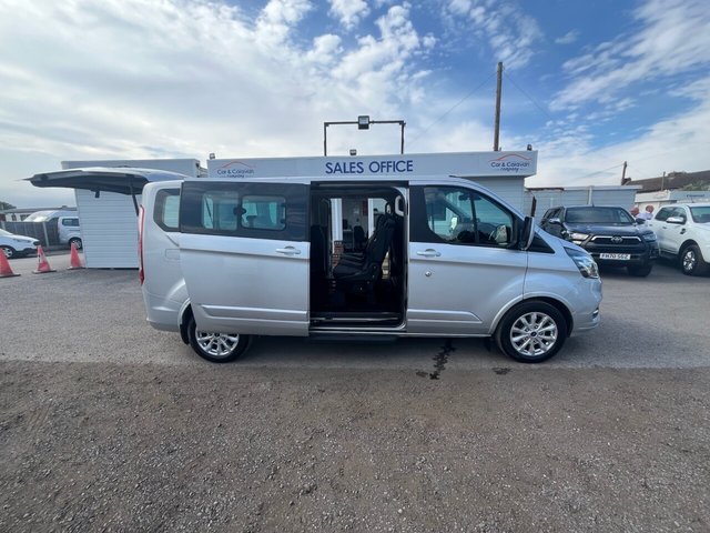 2021 Ford Tourneo Custom 2L Titanium 5dr - Photo 12