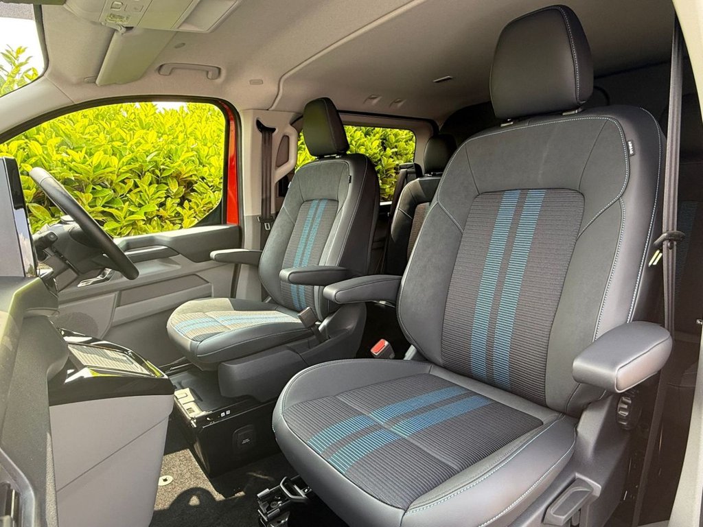 USED 2025 25 FORD TRANSIT CUSTOM 2.0 320 ECOBLUE LIMITED CREW VAN DOUBLE CAB 5DR DIESEL AUTO L2 H1 EURO 6 (S/S) (170 PS) 