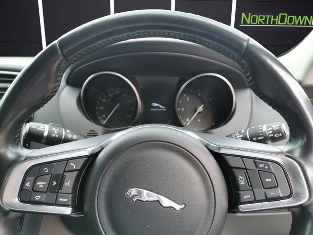 2017 JAGUAR F-PACE 2017 2.0 D165 Prestige SUV 5dr Diesel Manual Euro 6 (s/s) (163 ps) - Photo 11