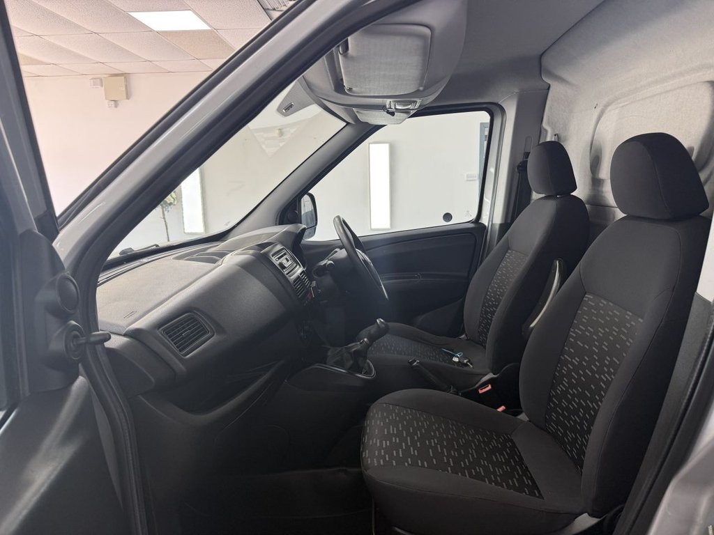 USED 2015 15 VAUXHALL COMBO 1.3 CDTi 2300 ecoFLEX 16v Sportive Panel Van 3dr Diesel Manual FWD L2 H1 (s/s) (129 g/km, 89 bhp) 