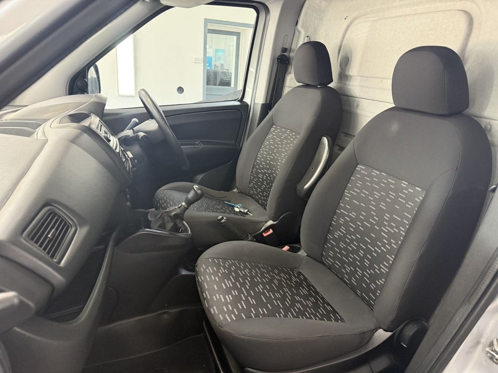 USED 2015 15 VAUXHALL COMBO 1.3 CDTi 2300 ecoFLEX 16v Sportive Panel Van 3dr Diesel Manual FWD L2 H1 (s/s) (129 g/km, 89 bhp) 