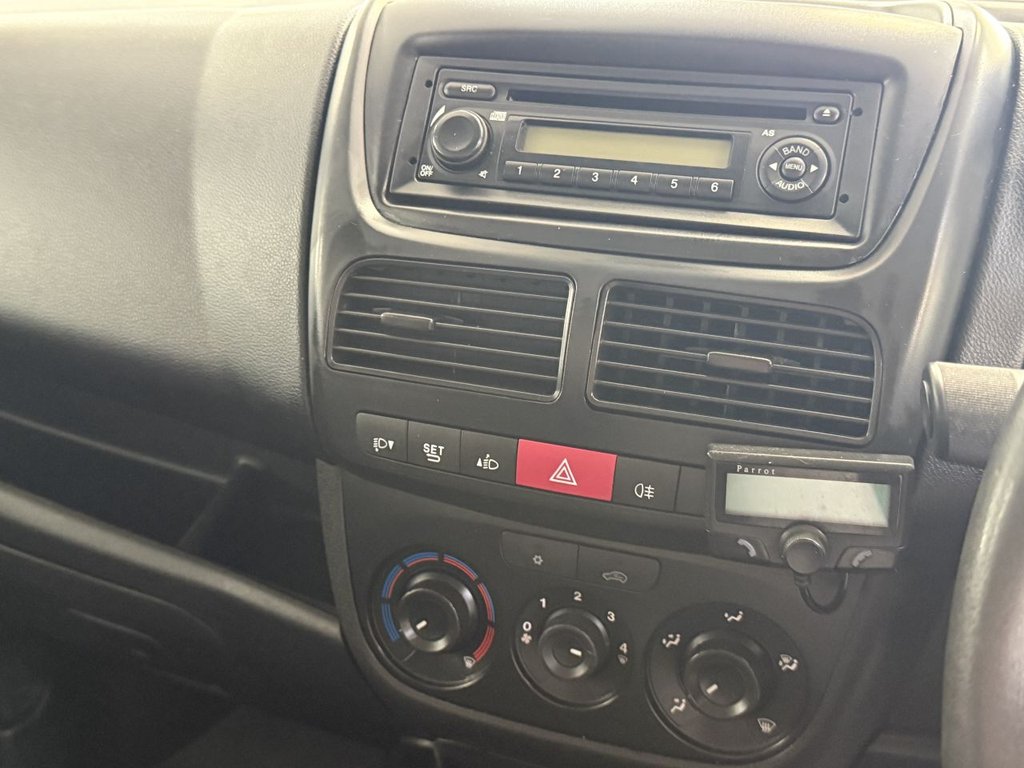 USED 2015 15 VAUXHALL COMBO 1.3 CDTi 2300 ecoFLEX 16v Sportive Panel Van 3dr Diesel Manual FWD L2 H1 (s/s) (129 g/km, 89 bhp) 