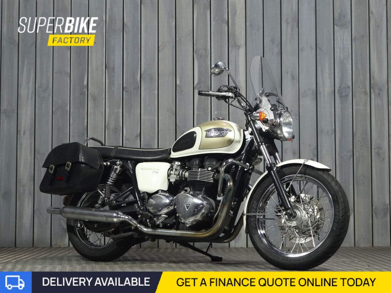 TRIUMPH BONNEVILLE T100