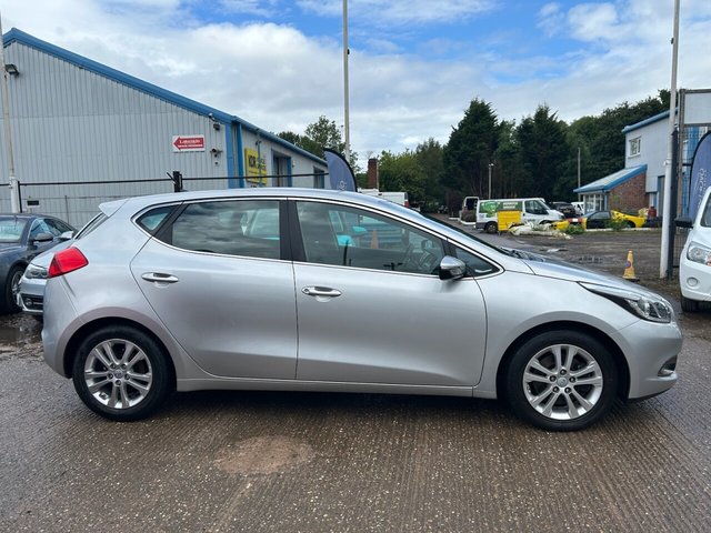 2015 KIA CEED 1.6 CRDi 2 Hatchback 5dr Diesel Auto Euro 5 (126 bhp) - Photo 2
