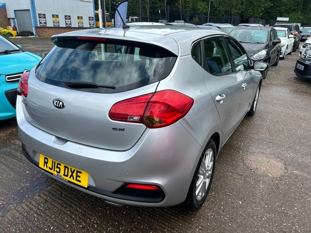 2015 KIA CEED 1.6 CRDi 2 Hatchback 5dr Diesel Auto Euro 5 (126 bhp) - Photo 3