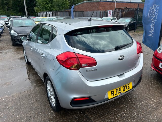 2015 KIA CEED 1.6 CRDi 2 Hatchback 5dr Diesel Auto Euro 5 (126 bhp) - Photo 5
