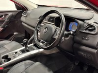 USED 2016 16 RENAULT KADJAR 1.6 dCi Signature Nav SUV 5dr Diesel Manual 4WD Euro 6 (s/s) (130 ps) Hosting a high specification , Detachable Towbar, Glass Panoramic Roof, Bose Edition