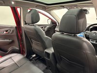 USED 2016 16 RENAULT KADJAR 1.6 dCi Signature Nav SUV 5dr Diesel Manual 4WD Euro 6 (s/s) (130 ps) Hosting a high specification , Detachable Towbar, Glass Panoramic Roof, Bose Edition