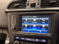 USED 2016 16 RENAULT KADJAR 1.6 dCi Signature Nav SUV 5dr Diesel Manual 4WD Euro 6 (s/s) (130 ps) Hosting a high specification , Detachable Towbar, Glass Panoramic Roof, Bose Edition