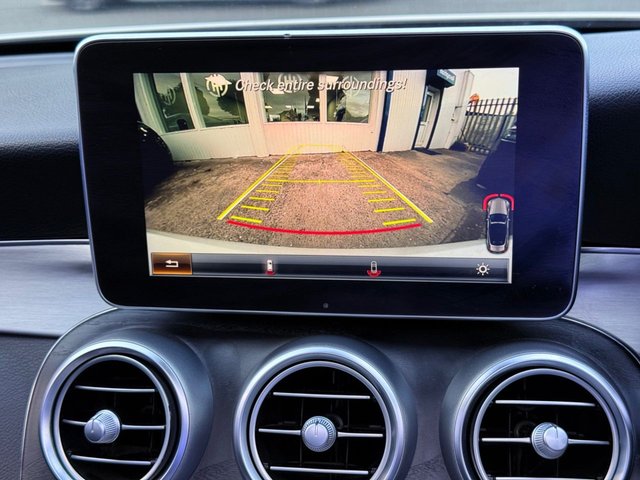 2018 MERCEDES-BENZ C-CLASS 2018 2.1 C250D AMG LINE (PREMIUM PLUS) SAT NAV CAMERA BURMESTER VENT SEATS CABRIOLET 2DR DIESEL G-TRONIC+ EURO 6 (S/S) (204 PS) - Photo 10