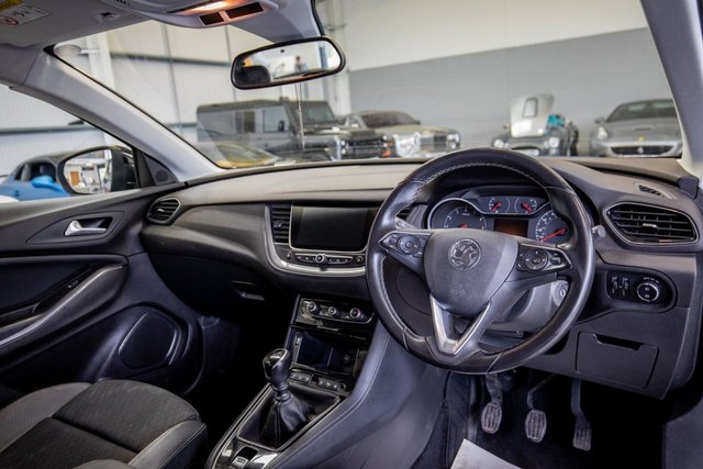 2018 Vauxhall Grandland X 1.2L Sport Nav 5dr - Photo 2