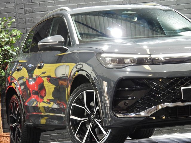 2025 Volkswagen Tiguan 2L R-Line 5dr - Photo 6