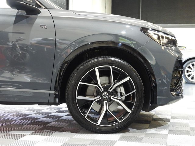 2025 Volkswagen Tiguan 2L R-Line 5dr - Photo 2