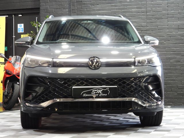 2025 Volkswagen Tiguan 2L R-Line 5dr - Photo 9