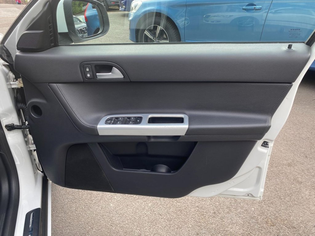 USED 2011 61 VOLVO V50 2.0 D3 SE Lux Edition Estate 5dr Diesel Geartronic Euro 5 (150 ps) LOW MILEAGE GREAT SPECIFICATION