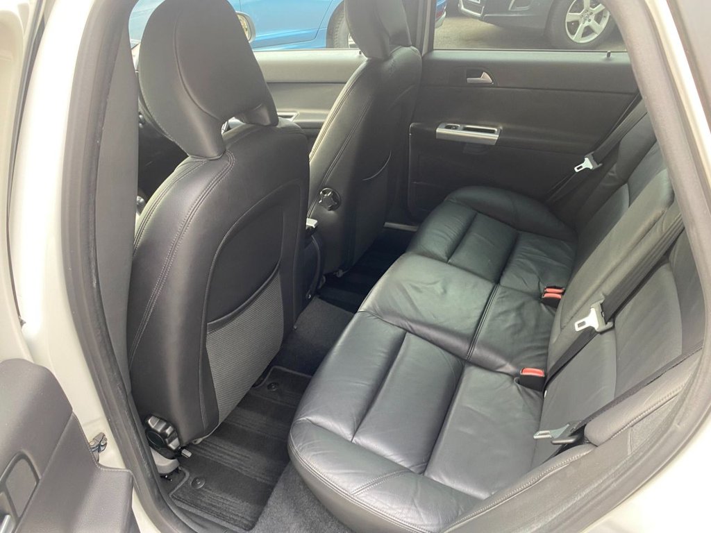 USED 2011 61 VOLVO V50 2.0 D3 SE Lux Edition Estate 5dr Diesel Geartronic Euro 5 (150 ps) LOW MILEAGE GREAT SPECIFICATION