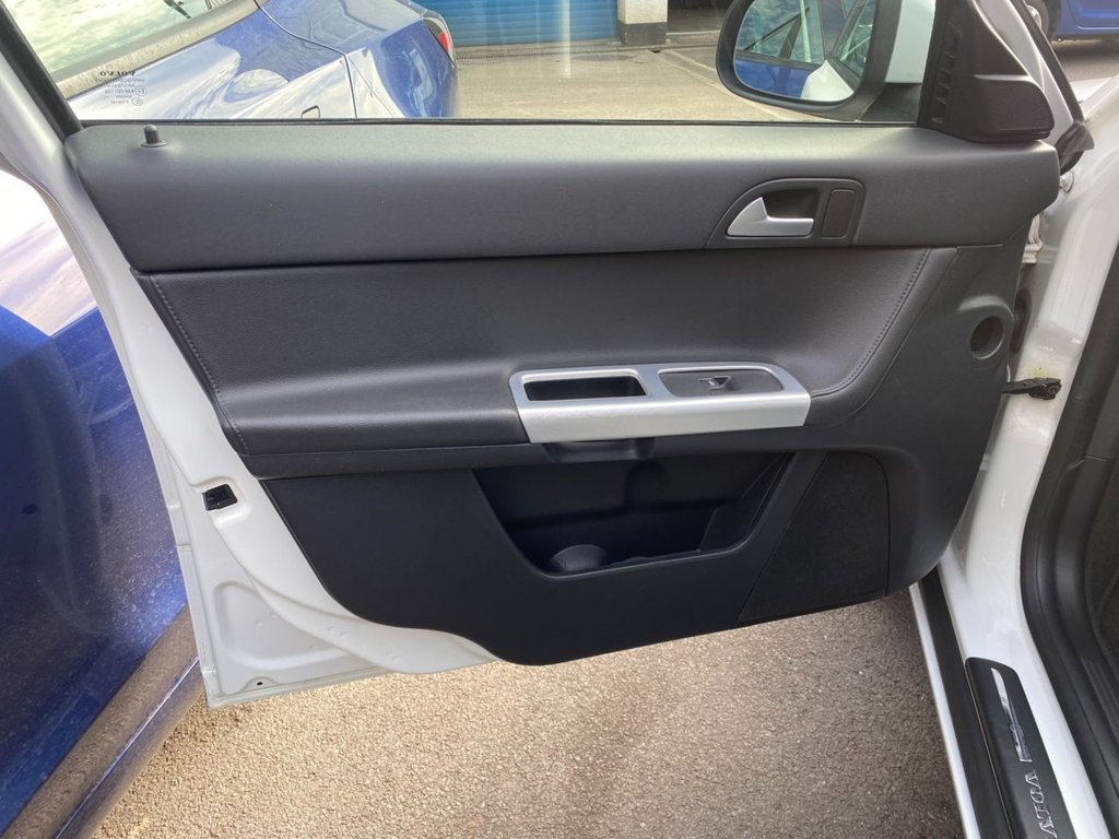 USED 2011 61 VOLVO V50 2.0 D3 SE Lux Edition Estate 5dr Diesel Geartronic Euro 5 (150 ps) LOW MILEAGE GREAT SPECIFICATION