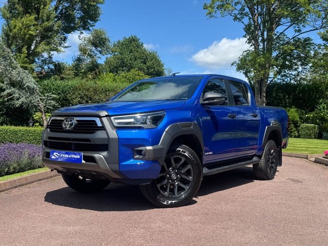 2020 70 Toyota Hilux 2.8 D-4D Invincible X Pickup Double Cab 4dr Diesel Auto 4WD Euro 6 (s/s) (204 ps)