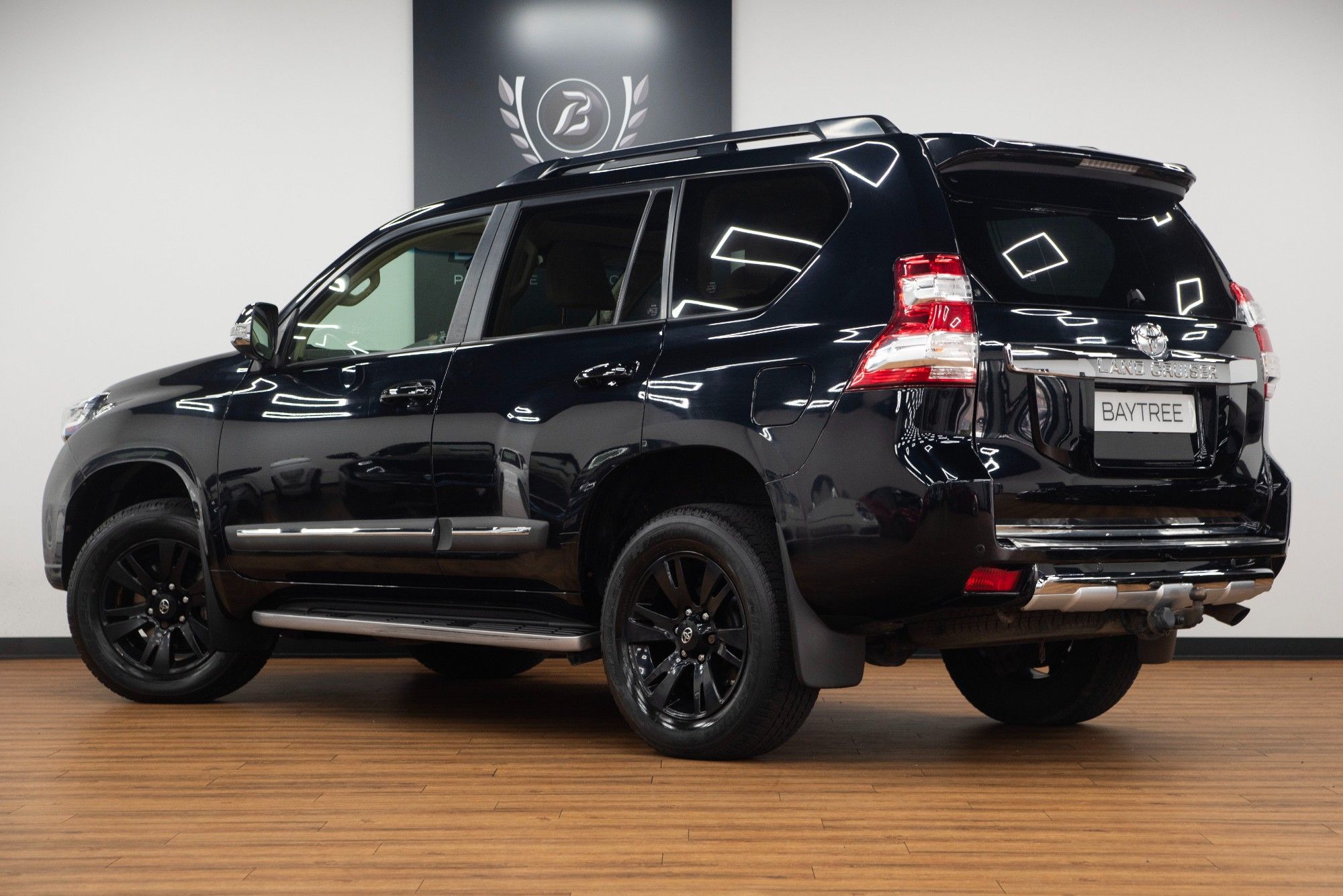 USED 2017 66 TOYOTA LAND CRUISER 2.8D Invincible SUV 5dr Diesel Auto 4WD Euro 6 (7 Seats) (177 ps) 