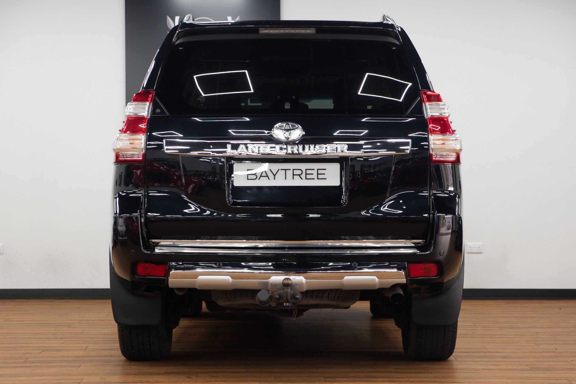 USED 2017 66 TOYOTA LAND CRUISER 2.8D Invincible SUV 5dr Diesel Auto 4WD Euro 6 (7 Seats) (177 ps) 