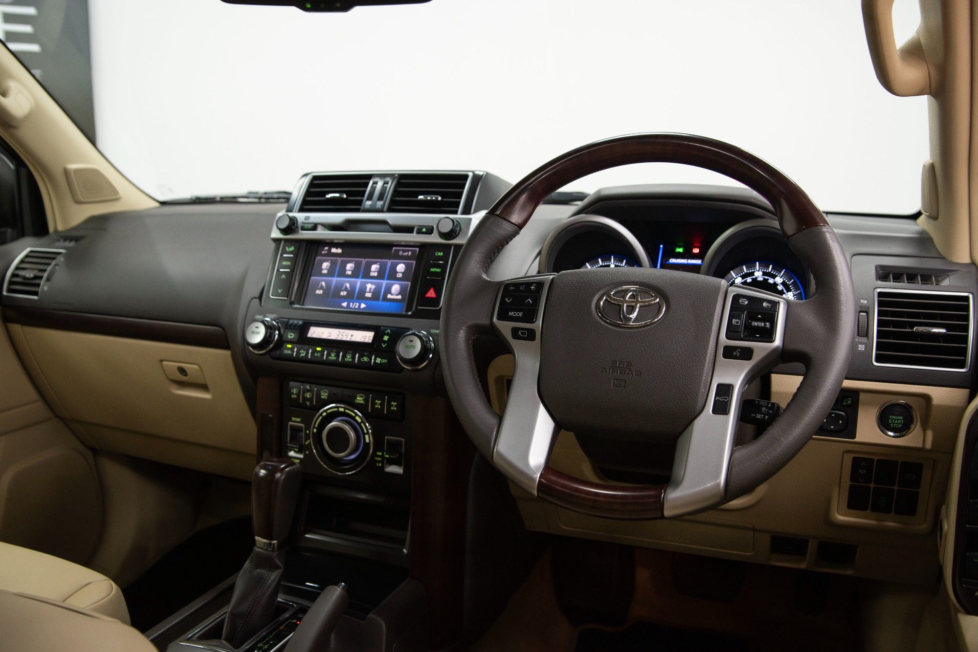 USED 2017 66 TOYOTA LAND CRUISER 2.8D Invincible SUV 5dr Diesel Auto 4WD Euro 6 (7 Seats) (177 ps) 