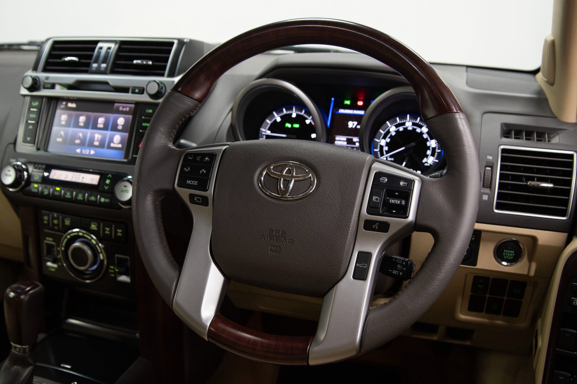 USED 2017 66 TOYOTA LAND CRUISER 2.8D Invincible SUV 5dr Diesel Auto 4WD Euro 6 (7 Seats) (177 ps) 