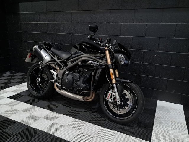View our TRIUMPH SPEED TRIPLE 1050
