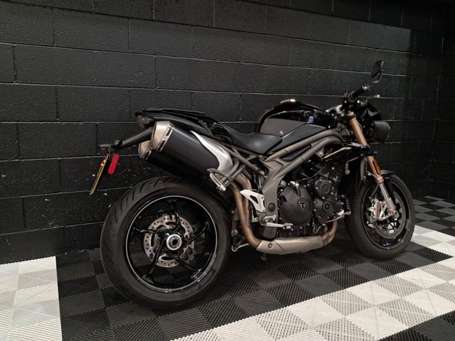 View our TRIUMPH SPEED TRIPLE 1050