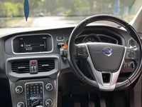 USED 2015 15 VOLVO V40 CROSS COUNTRY 1.6 D2 Lux Nav Hatchback 5dr Diesel Manual Euro 5 (s/s) (115 ps) 