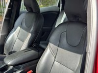 USED 2015 15 VOLVO V40 CROSS COUNTRY 1.6 D2 Lux Nav Hatchback 5dr Diesel Manual Euro 5 (s/s) (115 ps) 