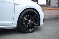 USED 2018 18 VOLKSWAGEN GOLF 2.0 TSI R Hatchback 3dr Petrol DSG 4Motion Euro 6 (s/s) (310 ps) FULL VW HISTORY / WHITE SILVER