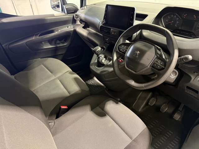 2022 PEUGEOT PARTNER - Photo 3