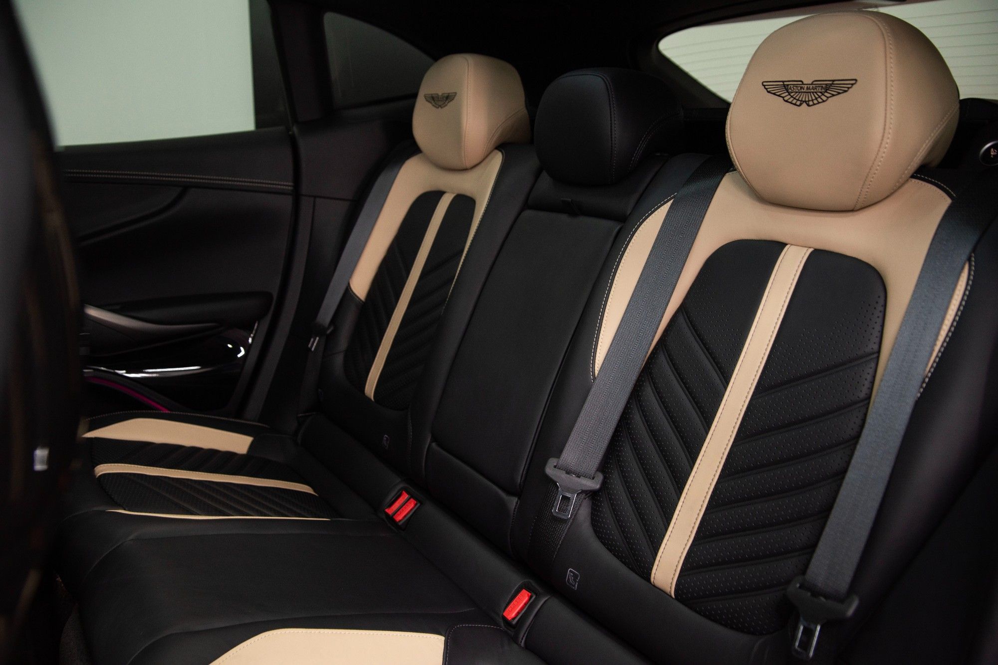 USED 2024 24 ASTON MARTIN DBX 4.0 V8 707 SUV 