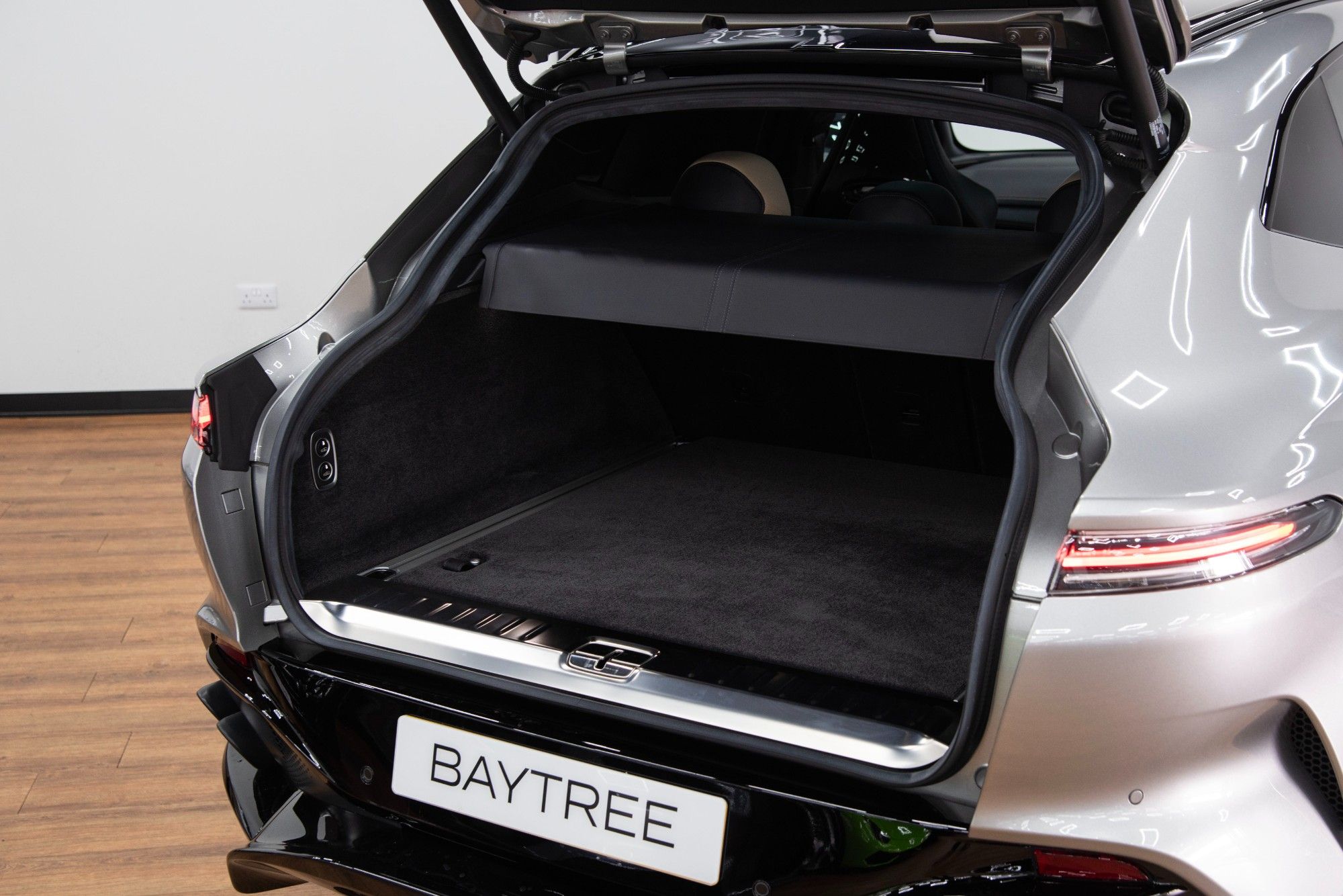 USED 2024 24 ASTON MARTIN DBX 4.0 V8 707 SUV 