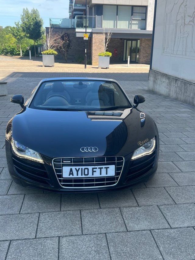View our AUDI R8