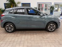 USED 2022 HYUNDAI KONA 64kWh Premium SUV 5dr Electric Auto (10.5kW Charger) (204 ps) SAT NAV HEATED SEATS CRUISE CONTROL REAR VIEW CAMERA 1 OWNER FROM NEW  EXCELLENT SERVICE HISTORY HYUNDAI WARRANTY