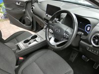 USED 2022 HYUNDAI KONA 64kWh Premium SUV 5dr Electric Auto (10.5kW Charger) (204 ps) SAT NAV HEATED SEATS CRUISE CONTROL REAR VIEW CAMERA 1 OWNER FROM NEW  EXCELLENT SERVICE HISTORY HYUNDAI WARRANTY